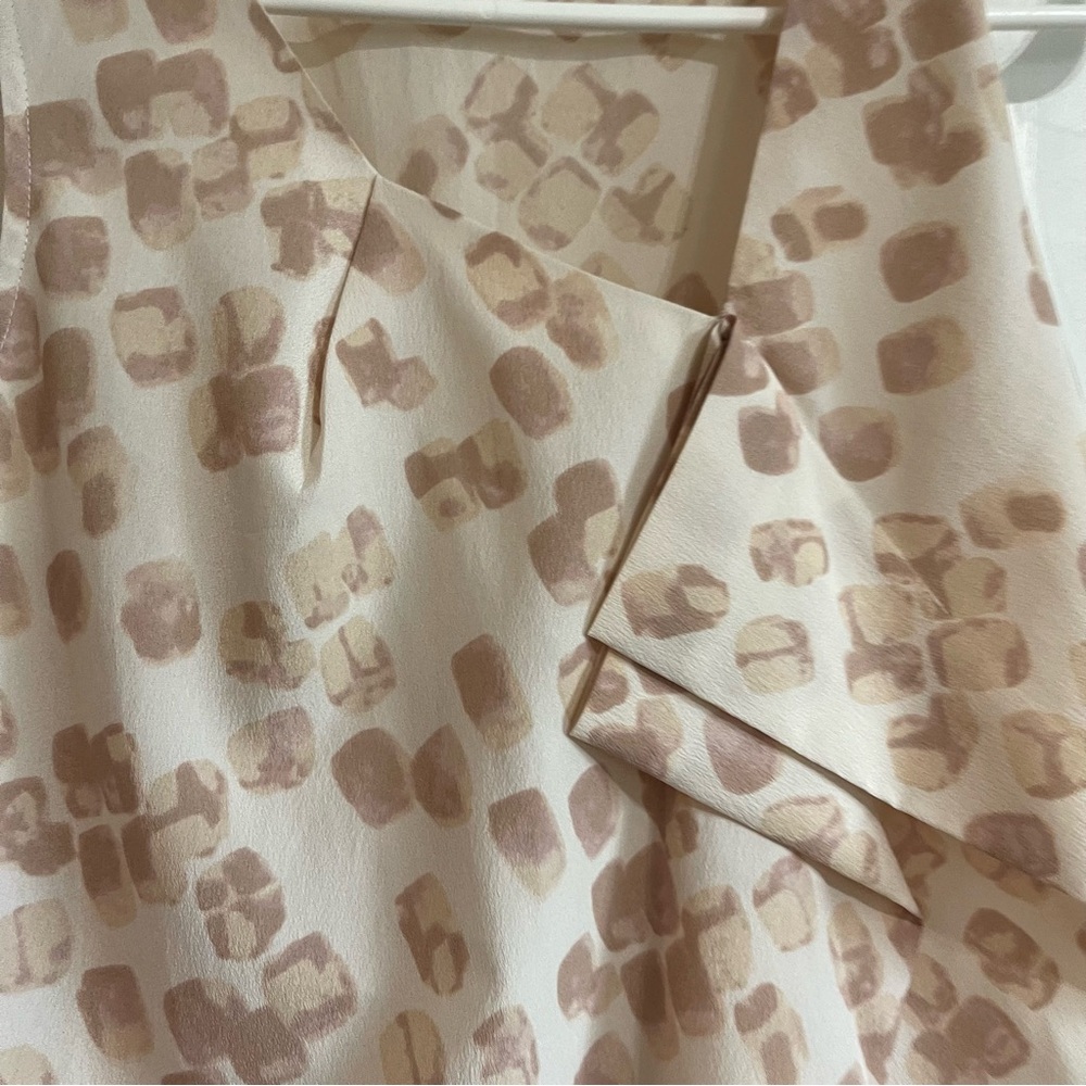 LOFT Beige and Cream Sleeveless Top - Picture 4 of 9